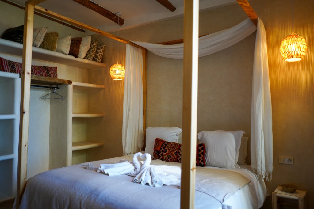 A four poster bed in a maroccain Riad